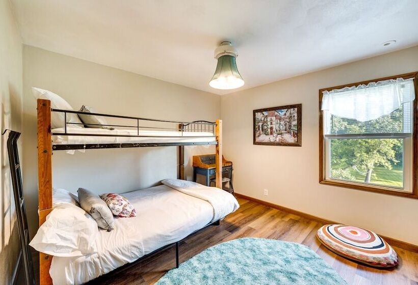 Spacious Beloit Retreat: Close To Parks & Trails!