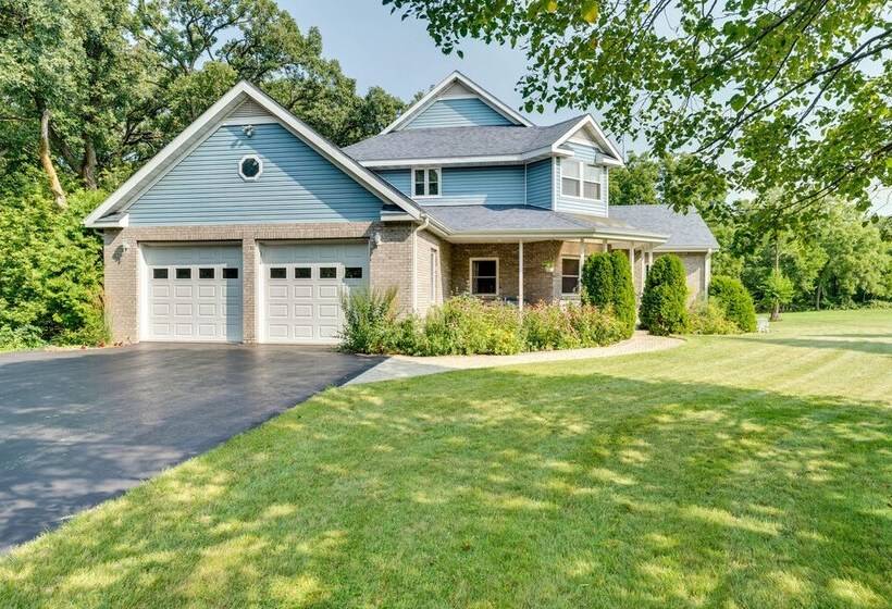 Spacious Beloit Retreat: Close To Parks & Trails!