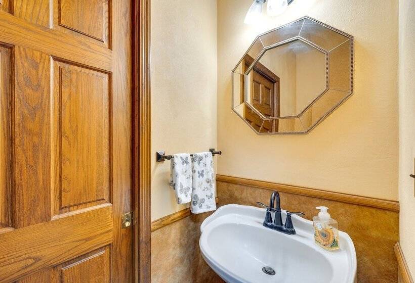 Spacious Beloit Retreat: Close To Parks & Trails!