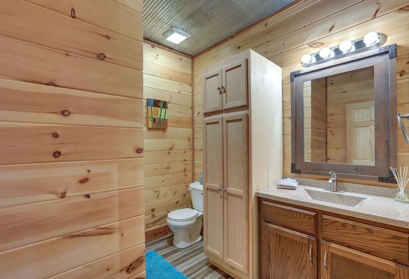 Spacious Franklin County Retreat On 80 Acres!