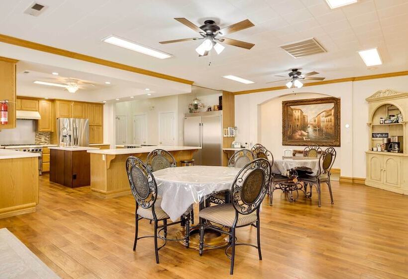 Spacious Hildale House W/ Large Deck!