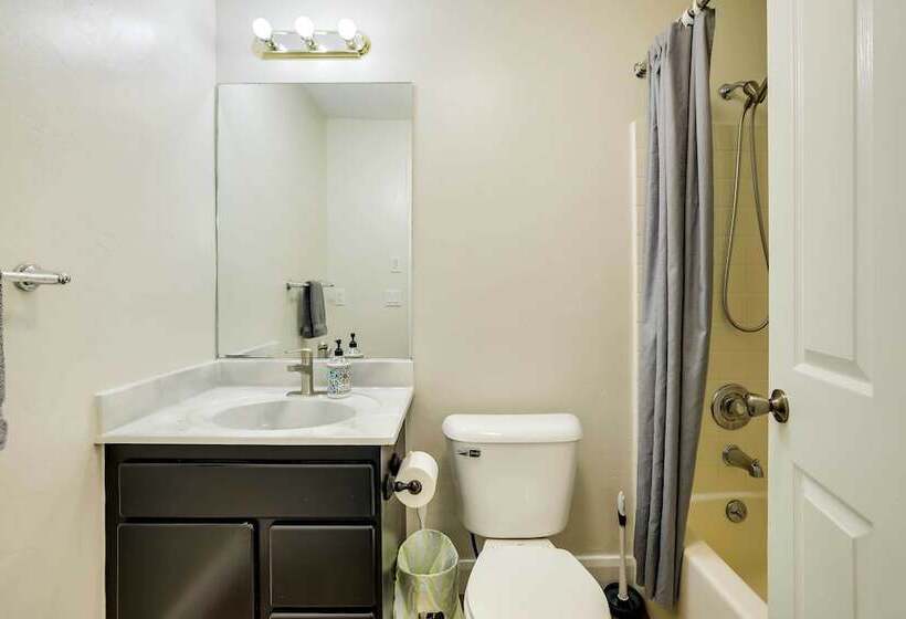 Spacious Hildale House W/ Large Deck!