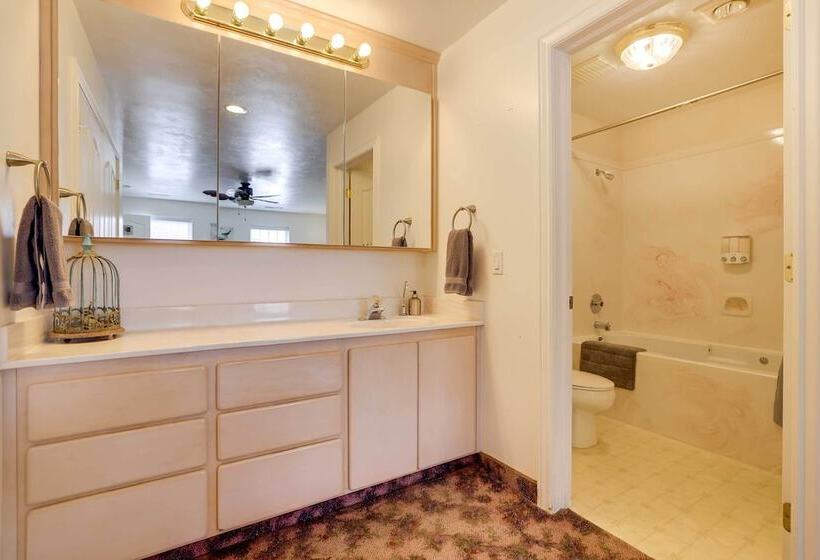 Spacious Hildale House W/ Large Deck!