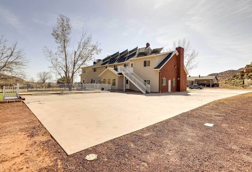 Spacious Hildale House W/ Large Deck!