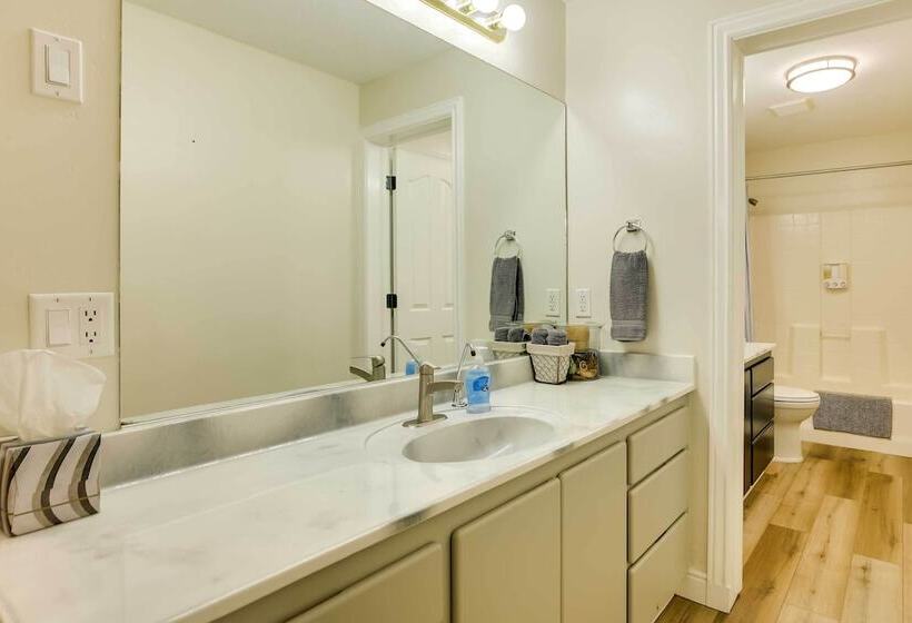 Spacious Hildale House W/ Large Deck!