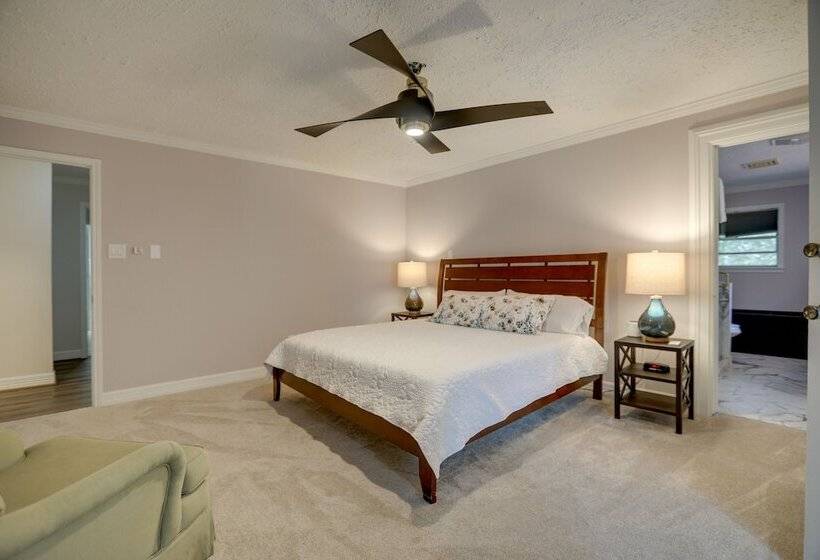 Poolside Oasis Near Medical Center & Nrg Stadium!