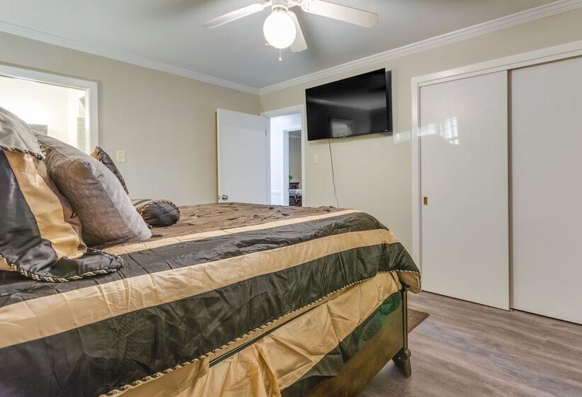 Spacious Little Rock Home W/ Patio 9 Mi To Dtwn!