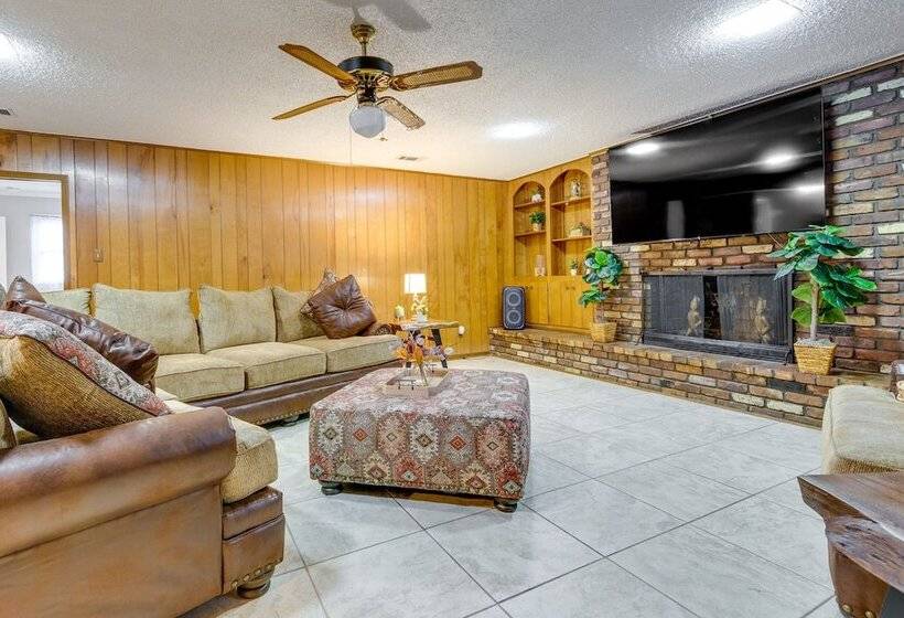 Spacious Little Rock Home W/ Patio   9 Mi To Dtwn!