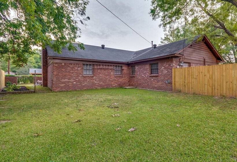 Spacious Little Rock Home W/ Patio 9 Mi To Dtwn!