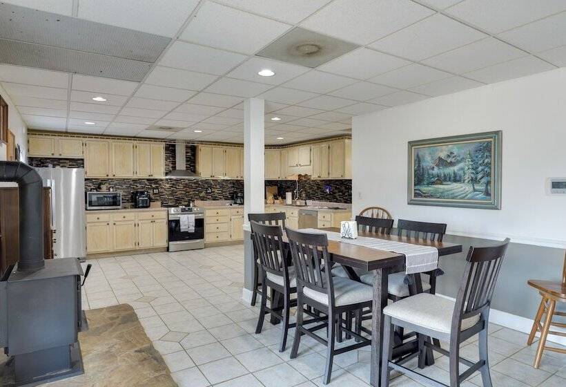 Spacious Mcminnville Vacation Home W/ Gas Grill!