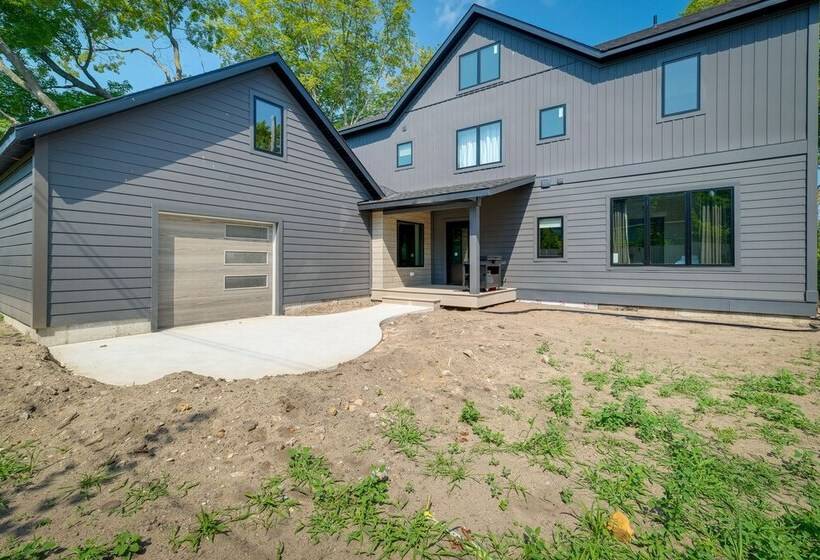 Spacious Michigan Home ~ 6 Mi To Boyne Mountain!