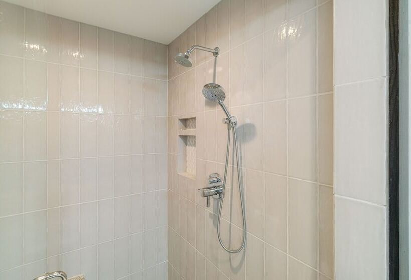 Spacious Michigan Home ~ 6 Mi To Boyne Mountain!