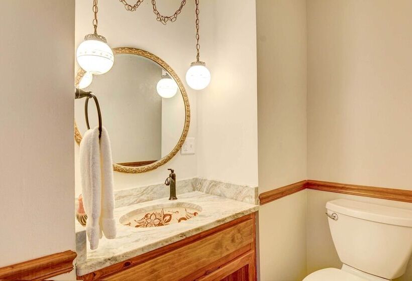 Spacious Retreat W/ Stunning Norfork Lake Views!