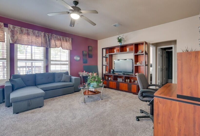 Spacious Texas Abode W/ Deck & Fenced In Yard!