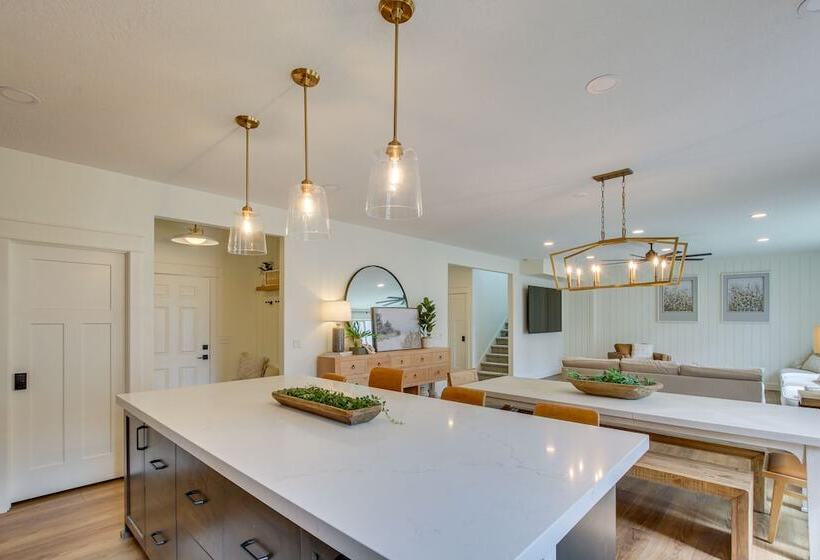 Spacious Utah Home W/ Hot Tub < 1 Mi To Bear Lake!