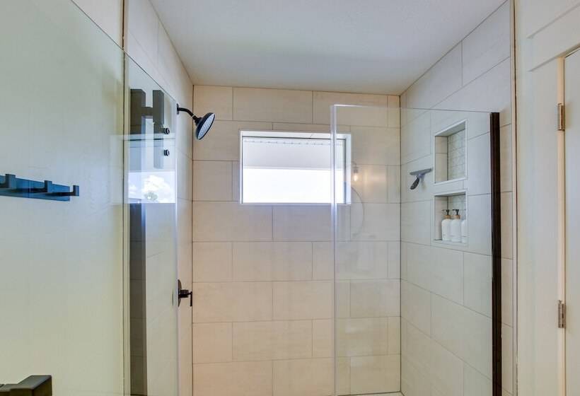 Spacious Utah Home W/ Hot Tub < 1 Mi To Bear Lake!