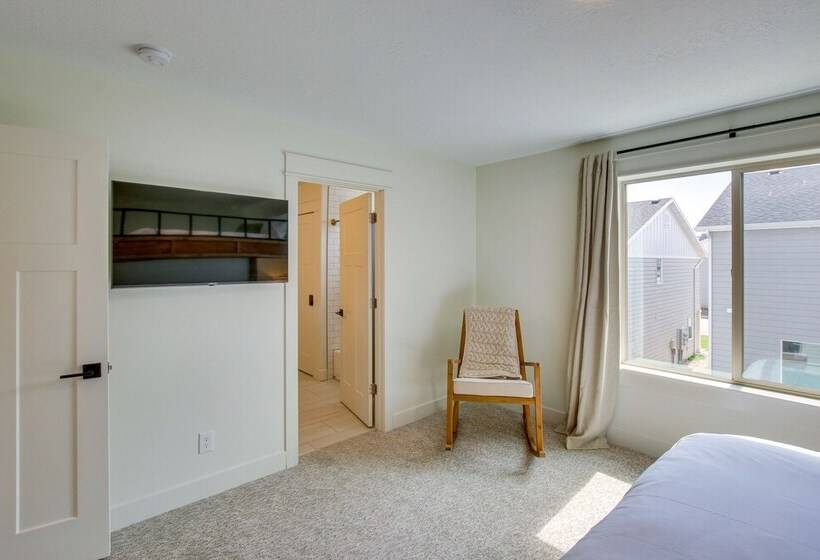 Spacious Utah Home W/ Hot Tub < 1 Mi To Bear Lake!
