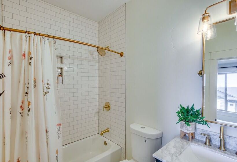 Spacious Utah Home W/ Hot Tub < 1 Mi To Bear Lake!