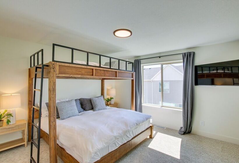 Spacious Utah Home W/ Hot Tub < 1 Mi To Bear Lake!
