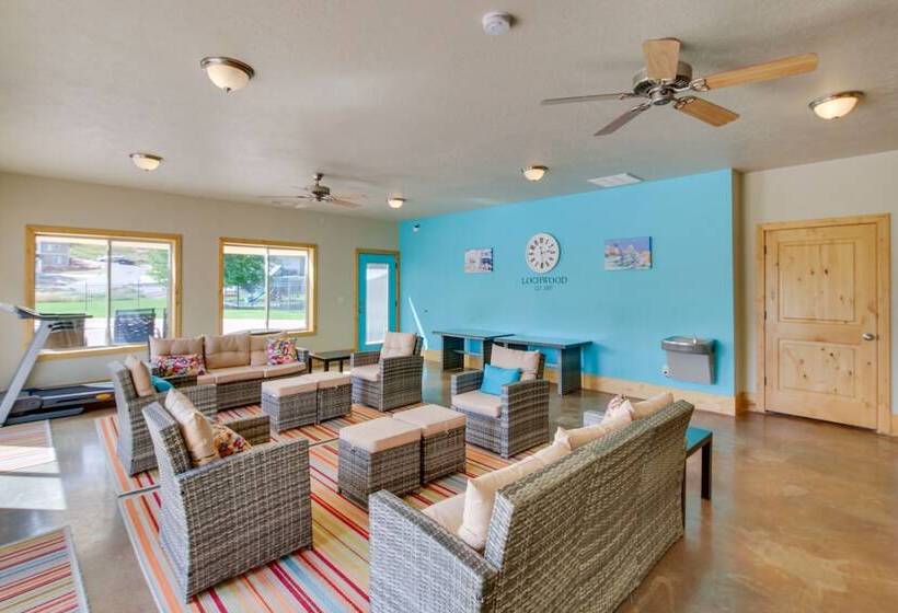 Spacious Utah Home W/ Hot Tub < 1 Mi To Bear Lake!