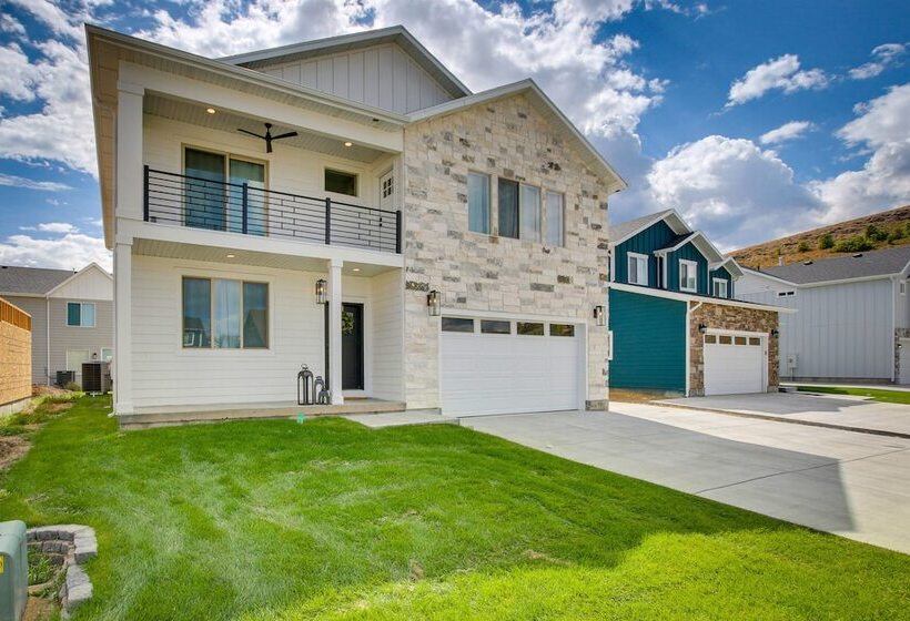 Spacious Utah Home W/ Hot Tub < 1 Mi To Bear Lake!