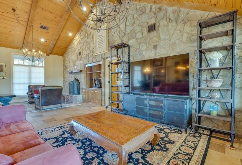 Sprawling Leander Home W/ Game Room!