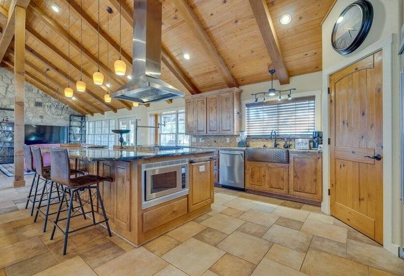 Sprawling Leander Home W/ Game Room!