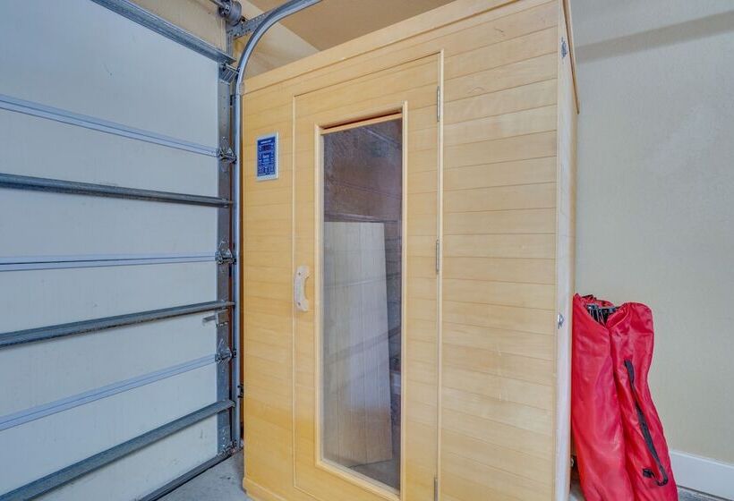 Sprawling Leander Home W/ Game Room!