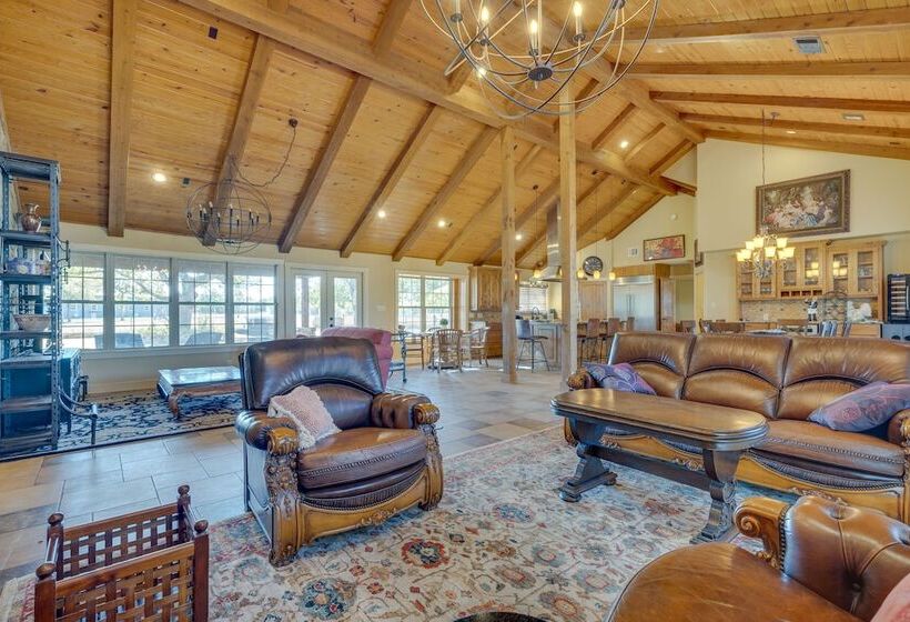 Sprawling Leander Home W/ Game Room!