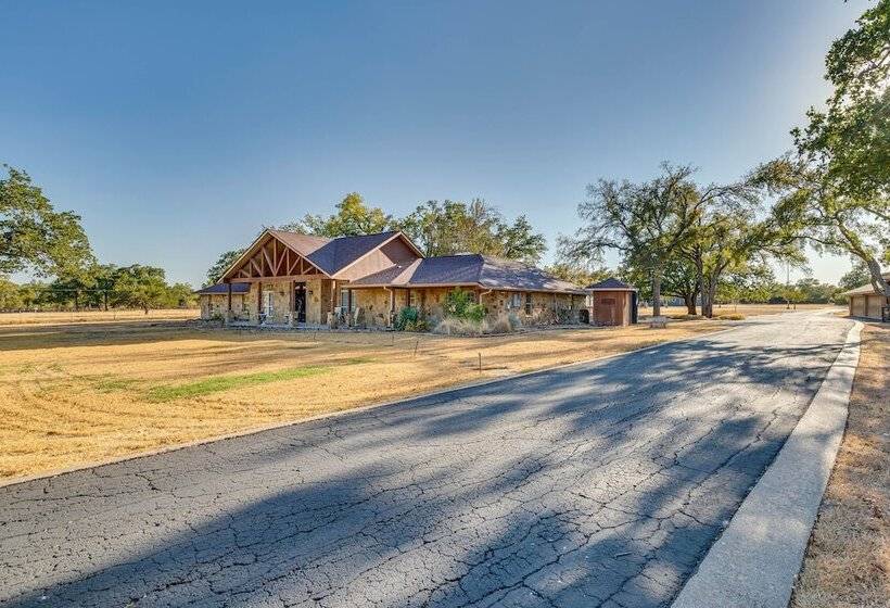 Sprawling Leander Home W/ Game Room!