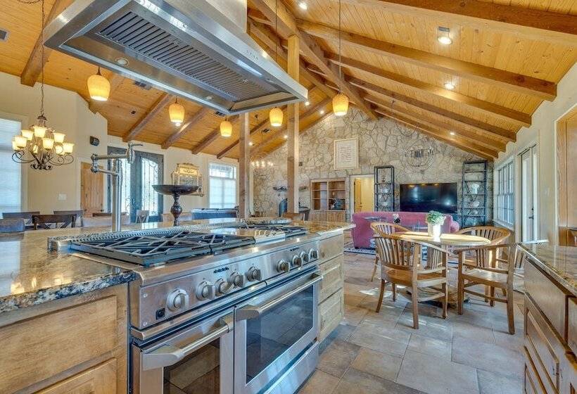 Sprawling Leander Home W/ Game Room!