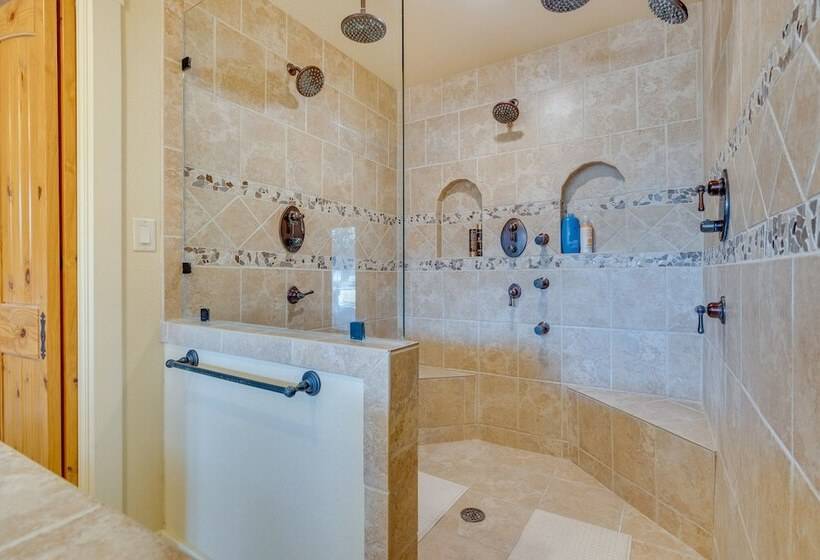 Sprawling Leander Home W/ Game Room!