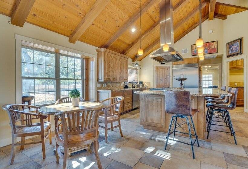 Sprawling Leander Home W/ Game Room!