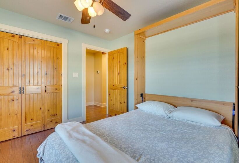 Sprawling Leander Home W/ Game Room!