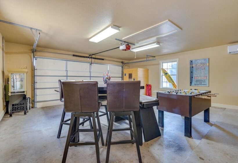 Sprawling Leander Home W/ Game Room!