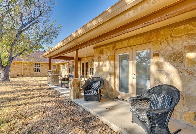 Sprawling Leander Home W/ Game Room!