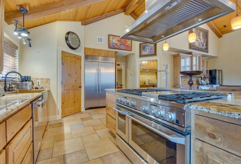 Sprawling Leander Home W/ Game Room!