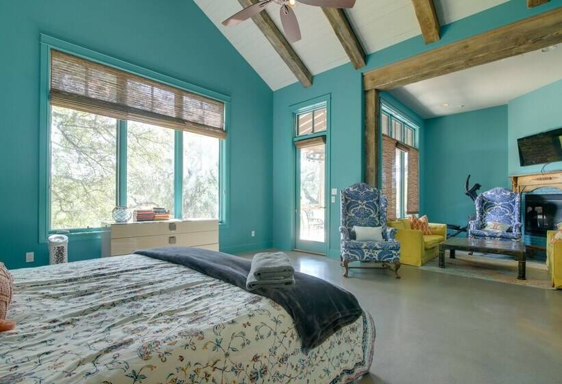 Sprawling Austin Estate W/ Pool & Fire Pit