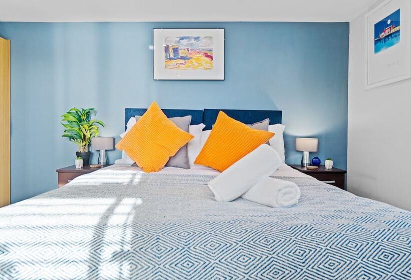 St Helens Studio   Free Parking By My Getaways