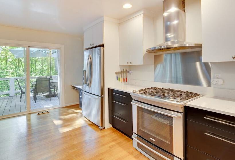 Blue Ridge Mountain Retreat: Deck & Sunroom!