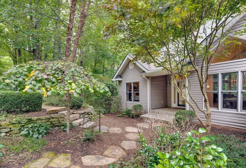 Blue Ridge Mountain Retreat: Deck & Sunroom!