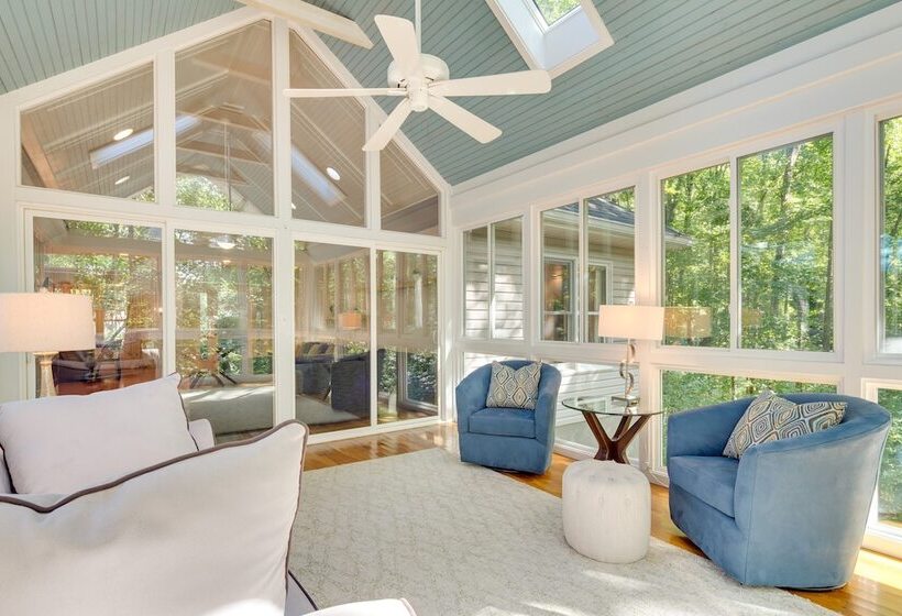 Blue Ridge Mountain Retreat: Deck & Sunroom!