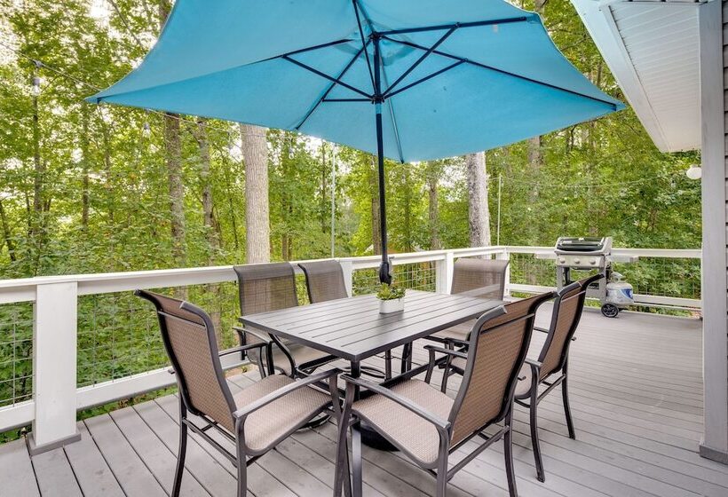 Blue Ridge Mountain Retreat: Deck & Sunroom!