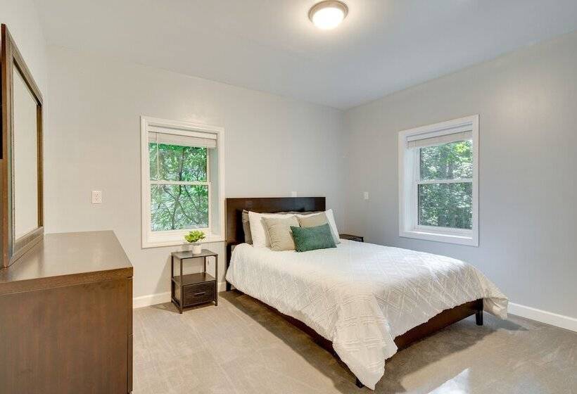 Blue Ridge Mountain Retreat: Deck & Sunroom!