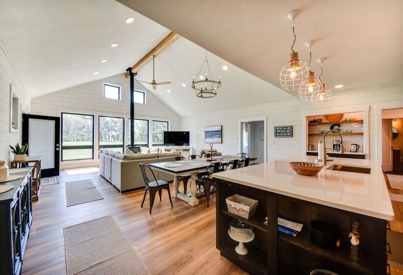 Stunning Chesapeake Bay Farmhouse W/ Dock & Kayaks