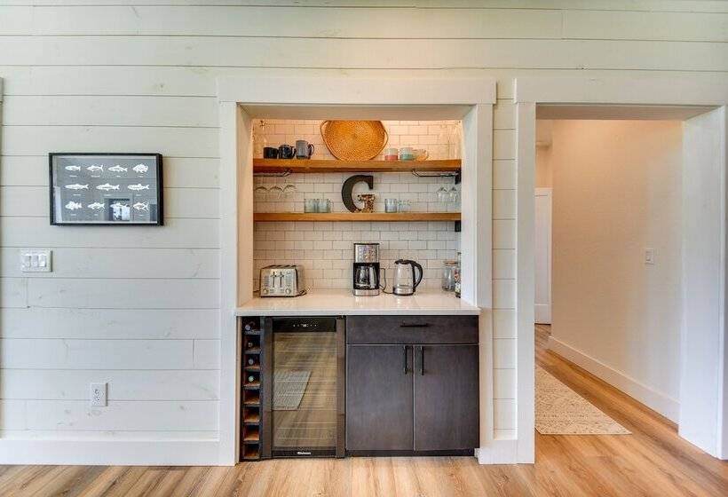 Stunning Chesapeake Bay Farmhouse W/ Dock & Kayaks