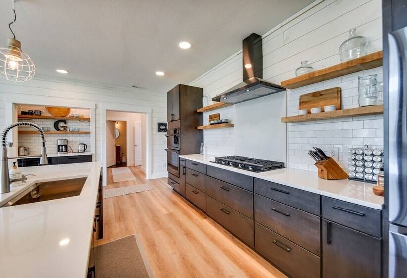 Stunning Chesapeake Bay Farmhouse W/ Dock & Kayaks