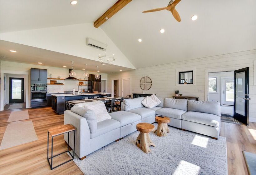 Stunning Chesapeake Bay Farmhouse W/ Dock & Kayaks