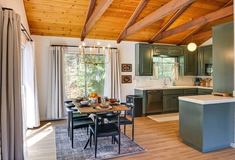 Deck & Fire Pit: Stunning Twain Harte Cabin!