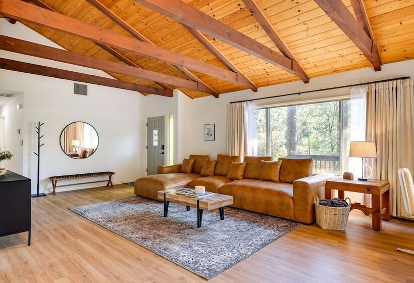 Deck & Fire Pit: Stunning Twain Harte Cabin!